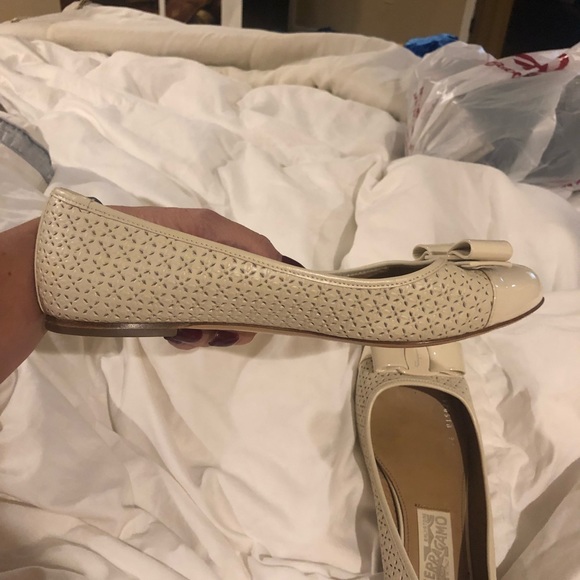 Salvatore Ferragamo beige flats size 91/2. - Picture 7 of 8